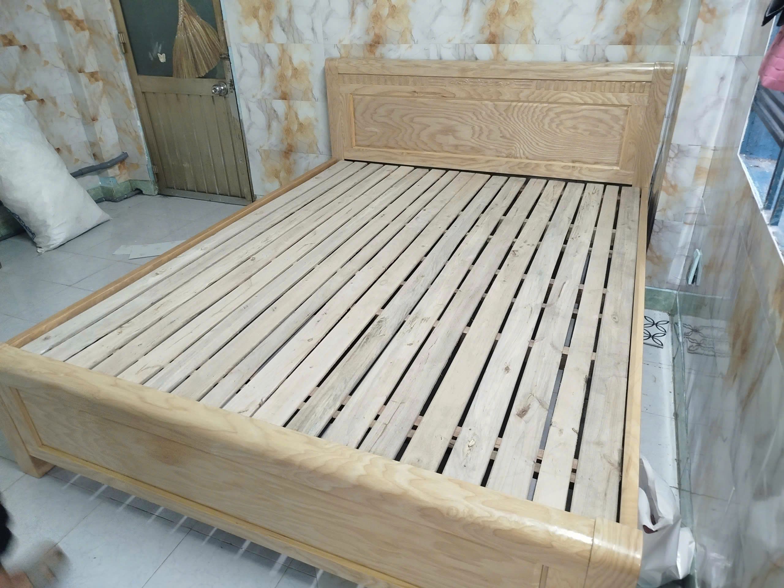 Giường Ngủ Gỗ Tự Nhiên - Thiết Kế Sang Trọng và Bền Bỉ - Sản Phẩm Đặc Biệt từ Thương Hiệu Ngọc Mai- mã MH016 - Ảnh 5
