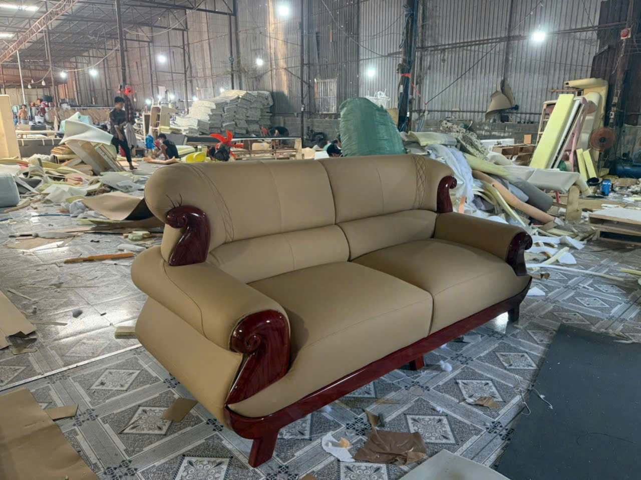 Bộ Sofa Cổ Điển Hoàng Gia Châu Âu Đẳng Cấp Thượng Lưu -Tay Phối Viền Gỗ-Thư giãn kèm bàn trà và ghế phụ sang trọng -Mã MH013 - Ảnh 10
