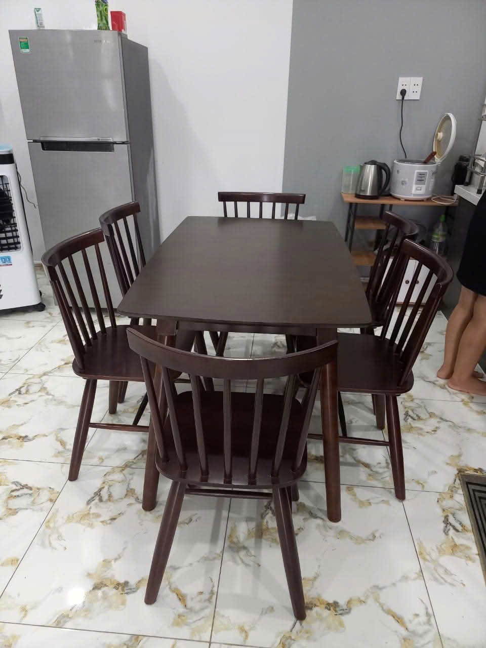 Bàn ăn cơm song tiện gỗ cau su tự nhiên, bàn ăn gỗ 4 ghế - bàn ăn 6 ghế chân V - mã MH031 - Ảnh 5