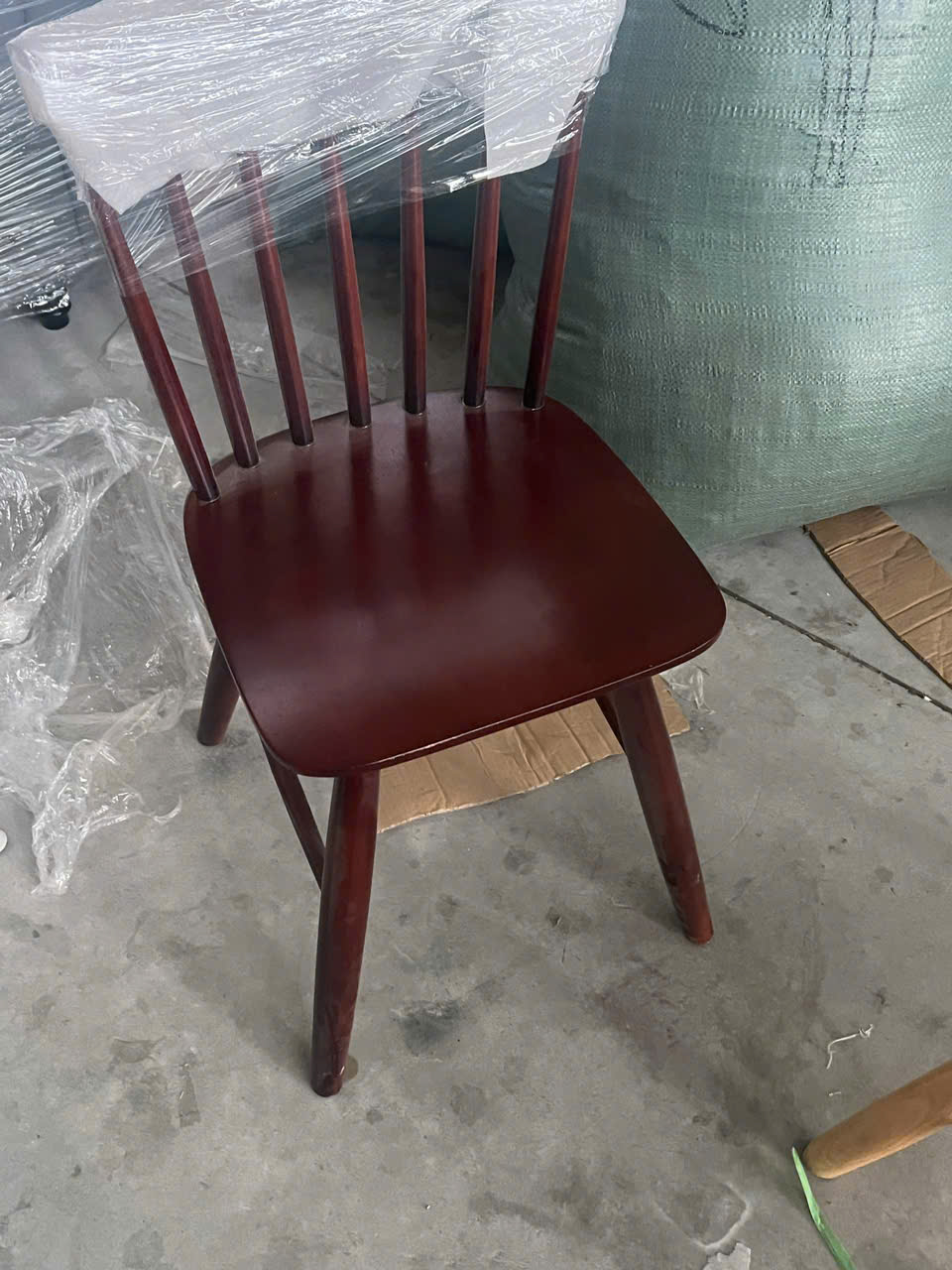 Bàn ăn cơm song tiện gỗ cau su tự nhiên, bàn ăn gỗ 4 ghế - mã MH033 - Ảnh 6