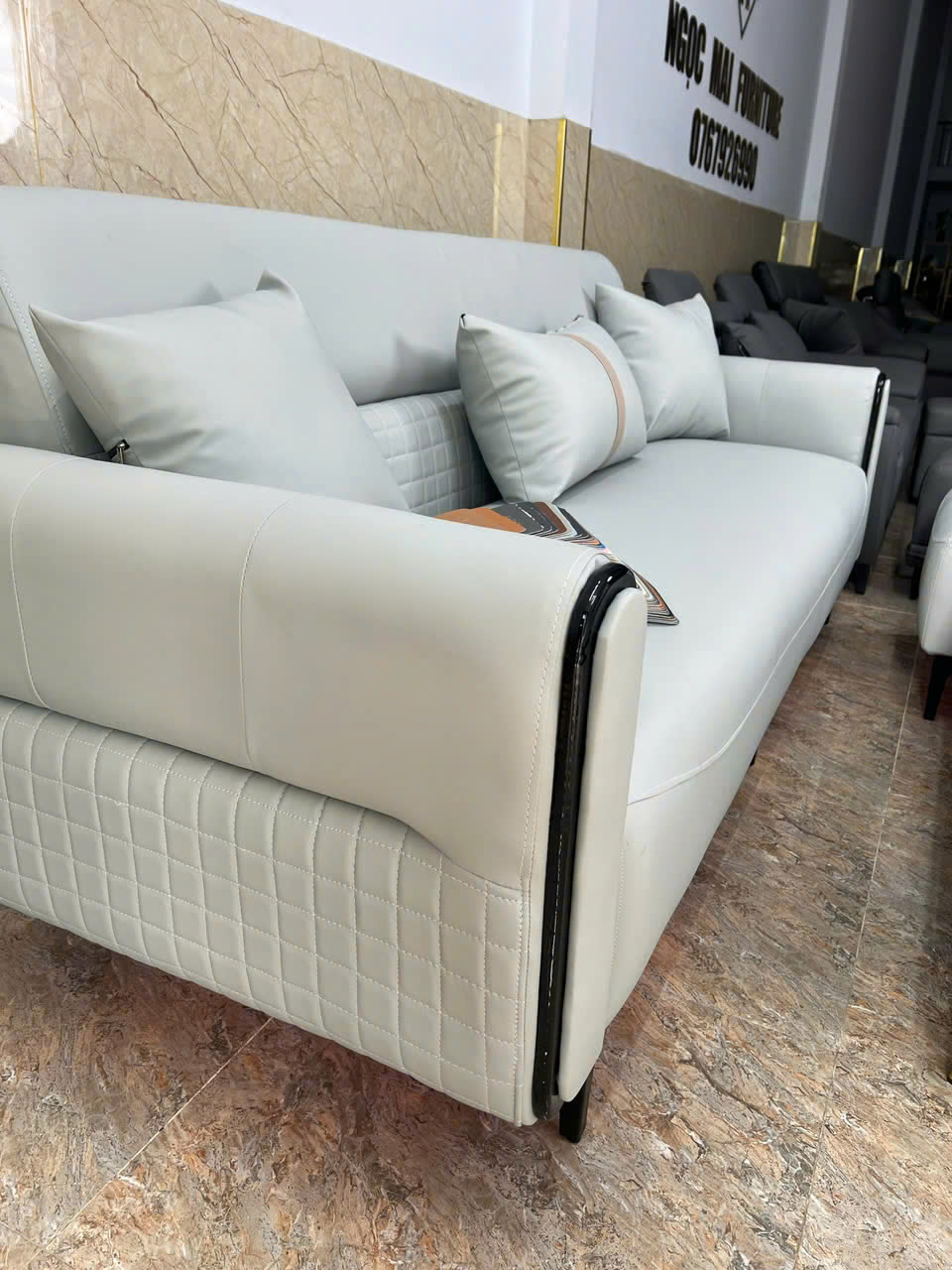 Bộ Sofa Băng Da Cao Cấp 2m2 -1 bàn trà+1 đôn lớn ,phù hợp với diện tích nhỏ– MH352 - Ảnh 9