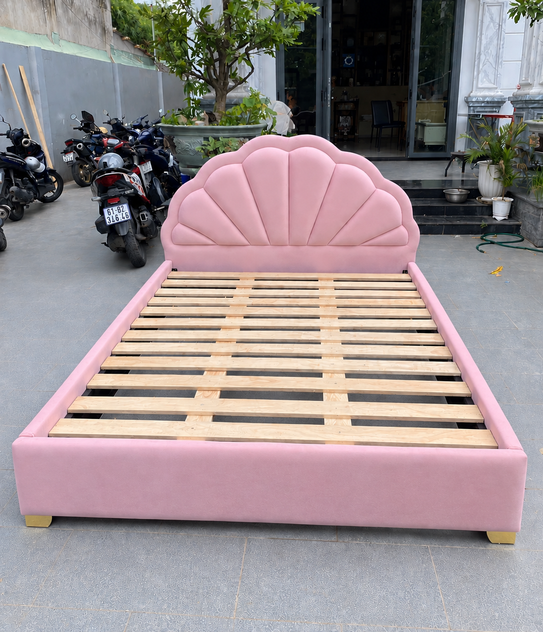 Giường ngủ bọc da 1m6x2m thiết kế cánh hoa-hiện đại đẹp mắt- mã MH358