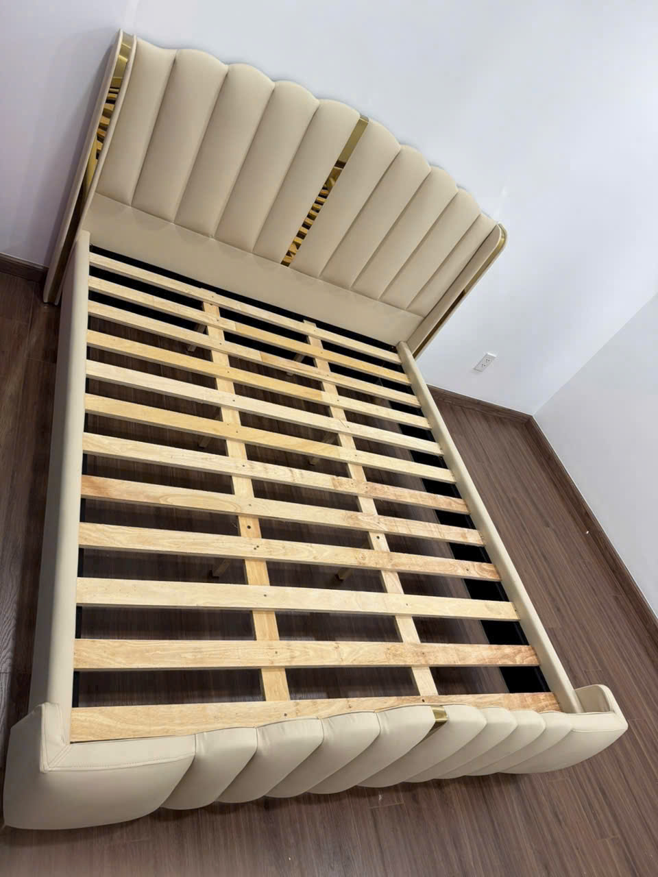 Gường Bọc Nệm 1m8x2m Thiết Kế Múi Viền Sang Trọng Đẹp Mắt-mã HM338 - Ảnh 8