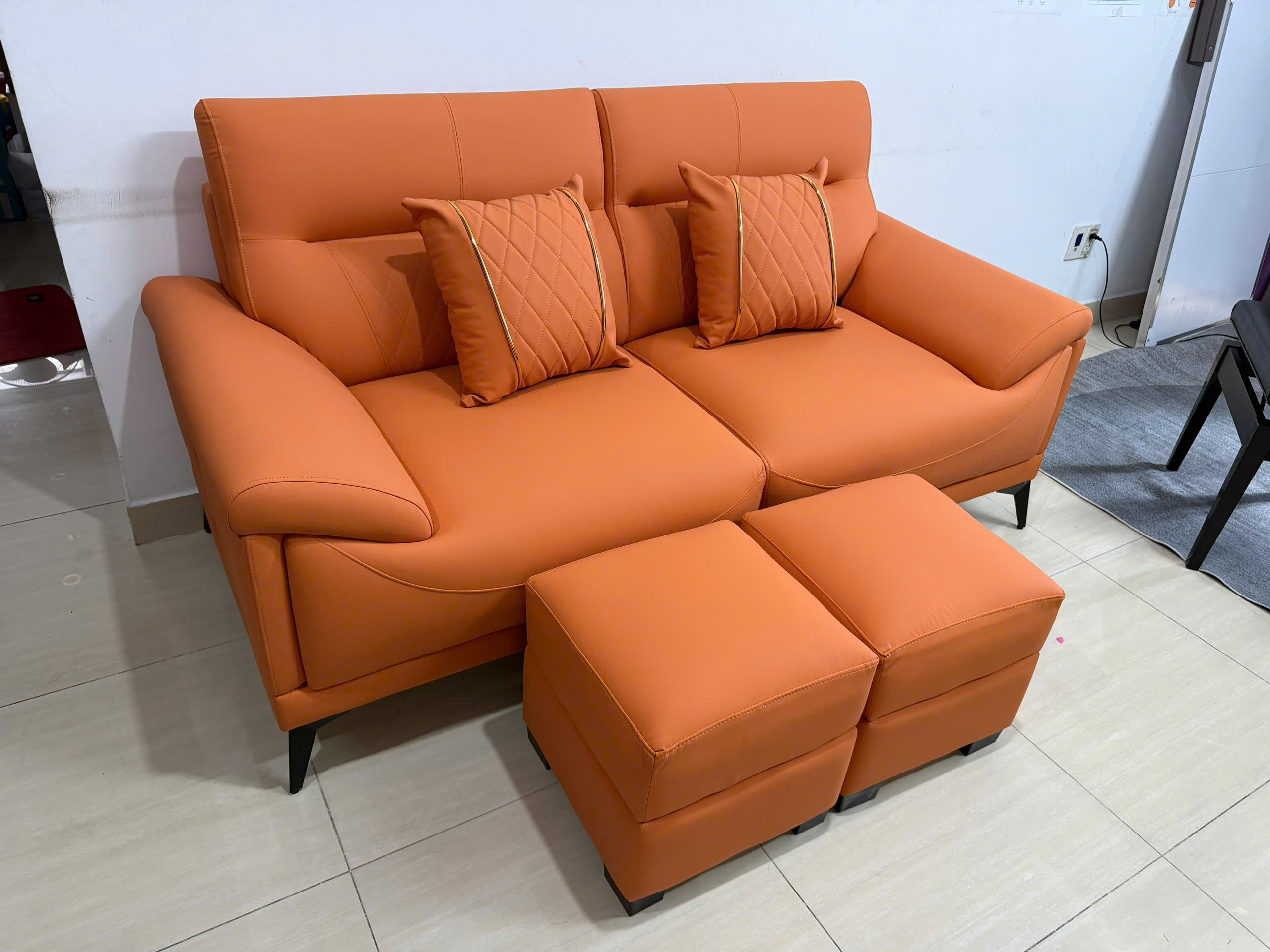 Sofa băng phòng khách 1m8 chân cao tựa lưng caro nổi bật ,mẫu sofa hiện đại,sang trọng, tiện lợi phù hợp nhà diện tích nhỏ hoặc chung cư(không bàn trà) – mã MH677 - Ảnh 6